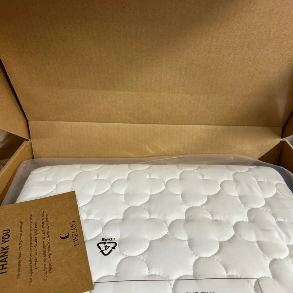 Mattress Cover - White twin new in box